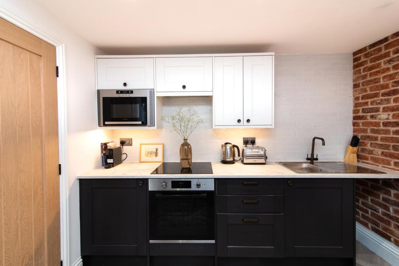 Modern Finish To A Historic Brewers House, Derby Villa ภายนอก รูปภาพ